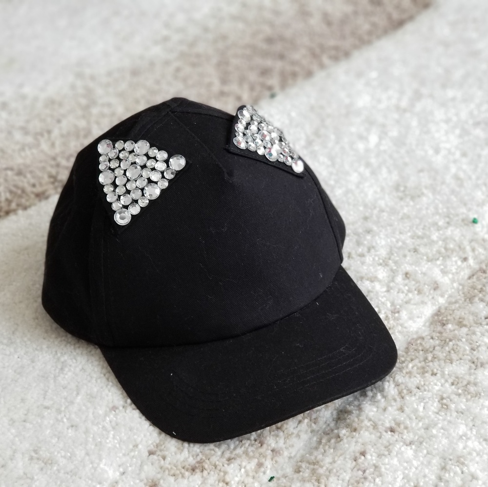 NWT STUDDED CAT EAR CAP MUDD